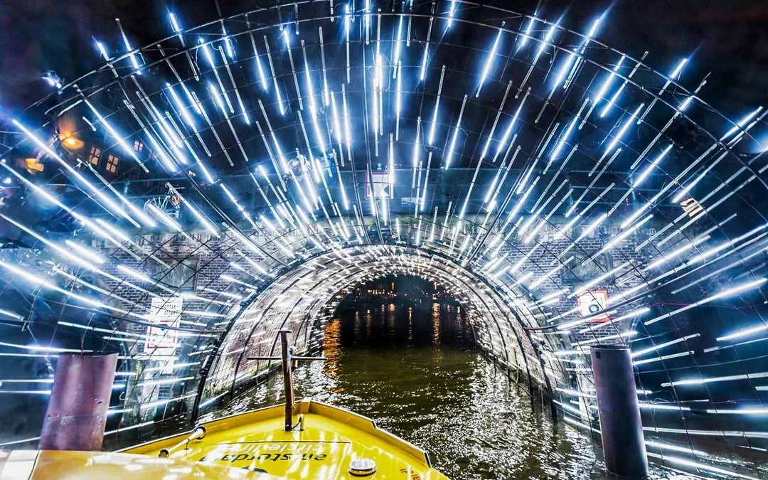 Amsterdam Light Festival: 75-min Traditional Cruise With Optional Unlimited Drinks  Image 9