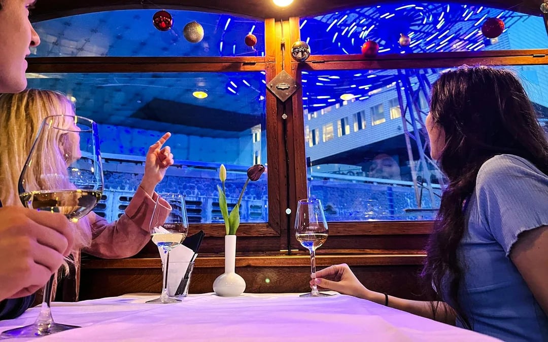 Amsterdam Light Festival: 90-min Extended Luxury Cruise with Optional Drinks or Prosecco Image 1