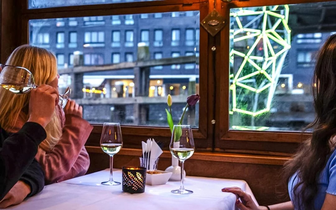 Amsterdam Light Festival: 90-min Extended Luxury Cruise with Optional Drinks or Prosecco Image 3