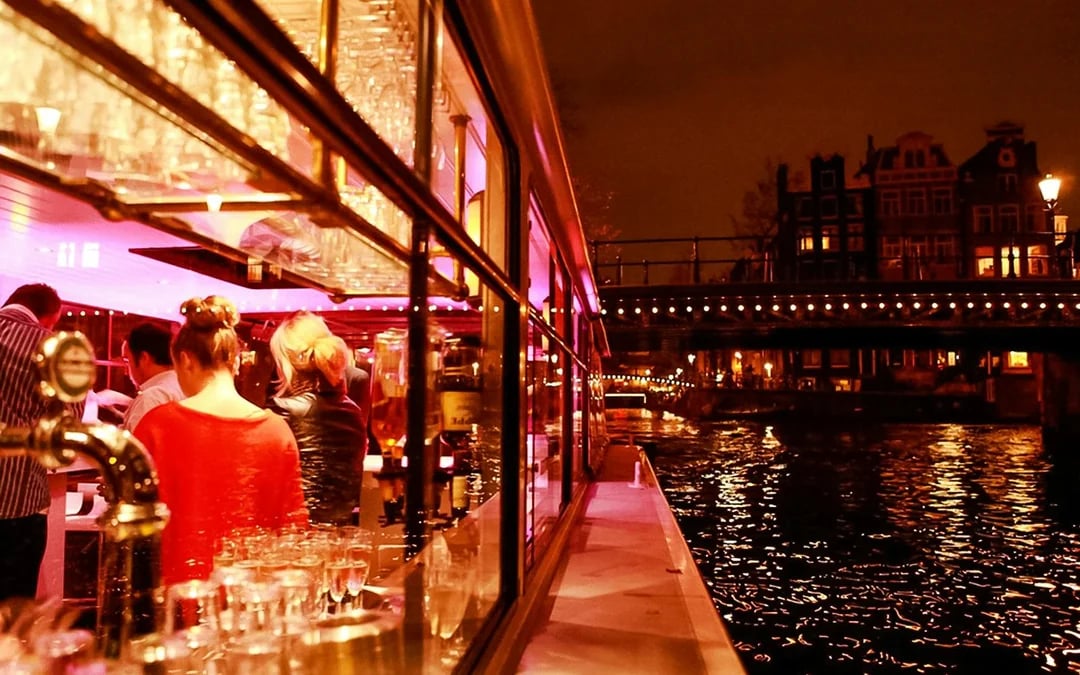 Amsterdam Light Festival: 90-min Extended Luxury Cruise with Optional Drinks or Prosecco Image 4