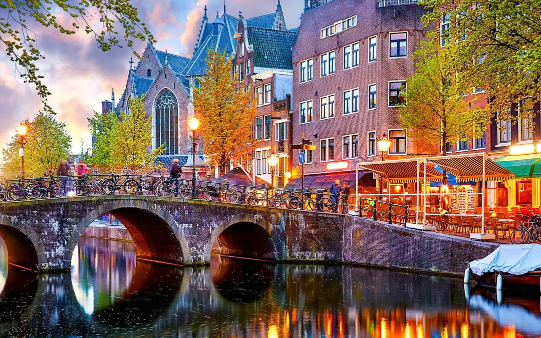Amsterdam: Red Light District 2-hour Guided Walking Tour Image 2