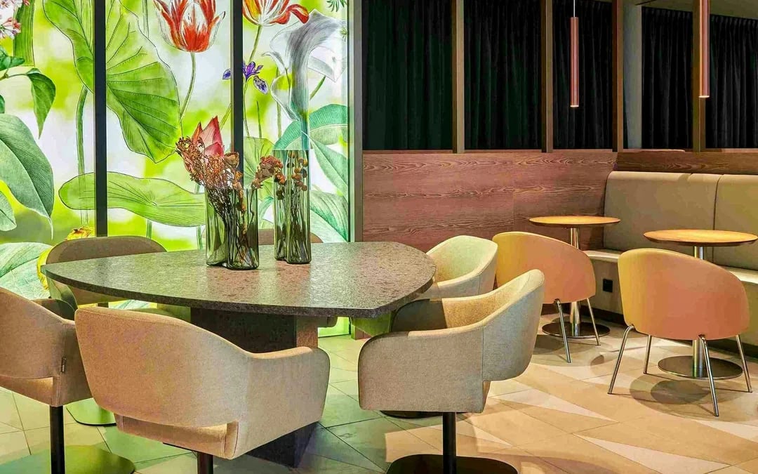 Amsterdam Schiphol Airport: Aspire Lounge No. 41 Image 8
