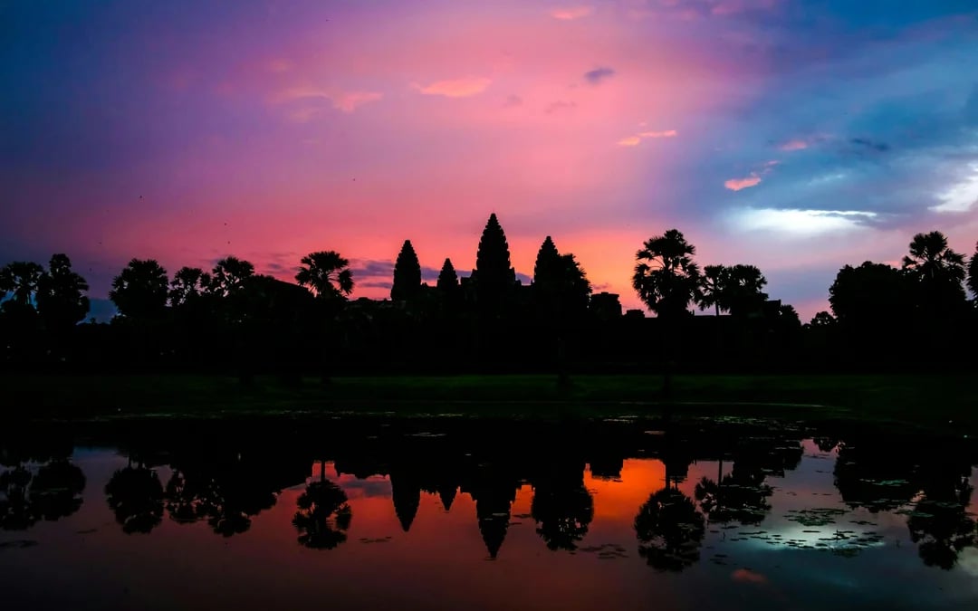Angkor Wat Sunrise or Sunset Guided Tour with Bayon and Ta Prohm Image 1