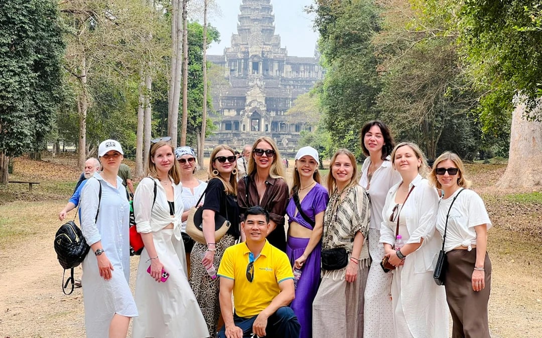 Angkor Wat Sunrise or Sunset Guided Tour with Bayon and Ta Prohm Image 2