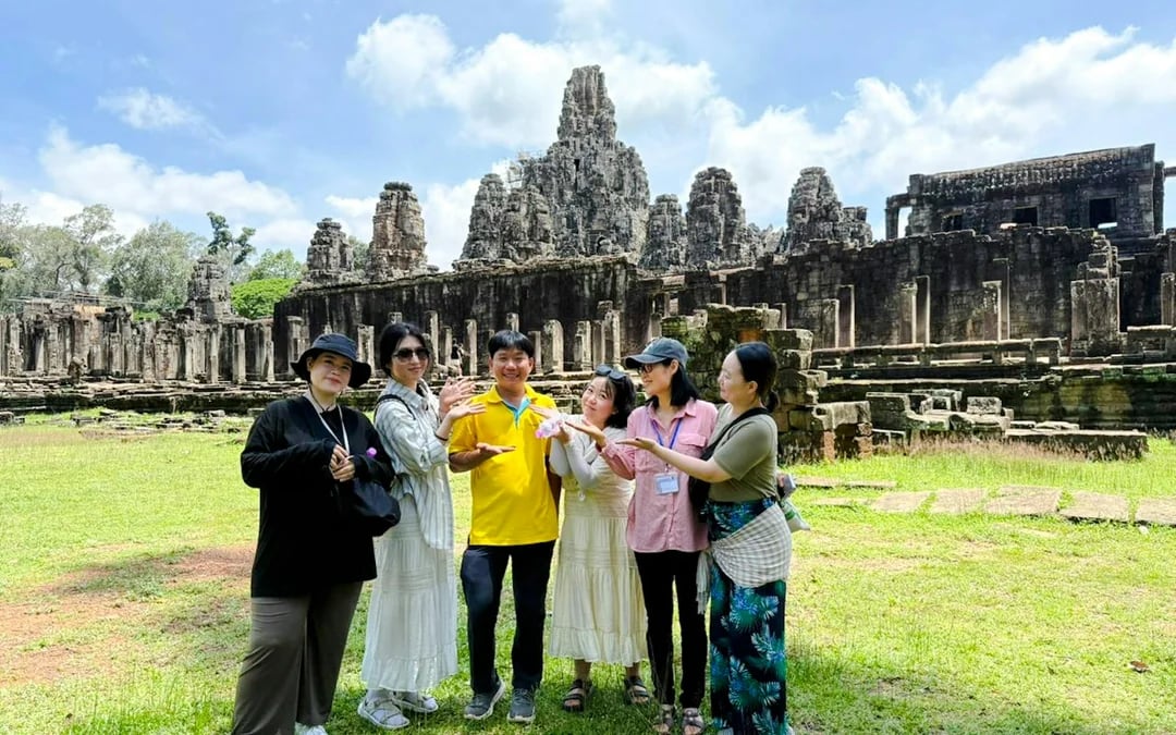 Angkor Wat Sunrise or Sunset Guided Tour with Bayon and Ta Prohm Image 6