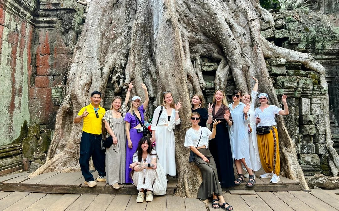 Angkor Wat Sunrise or Sunset Guided Tour with Bayon and Ta Prohm Image 8