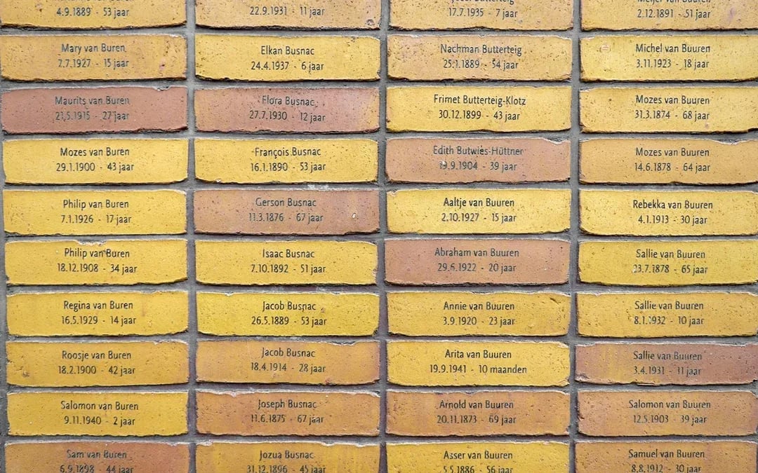 Anne Frank Walking Tour with Jewish Quarter, Synagogue & Museums Visit Image 4