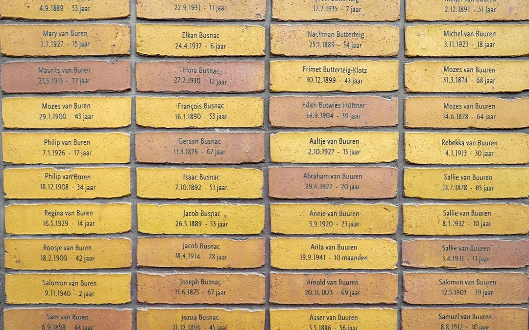 Anne Frank Walking Tour with Jewish Quarter, Synagogue & Museums Visit Image 4