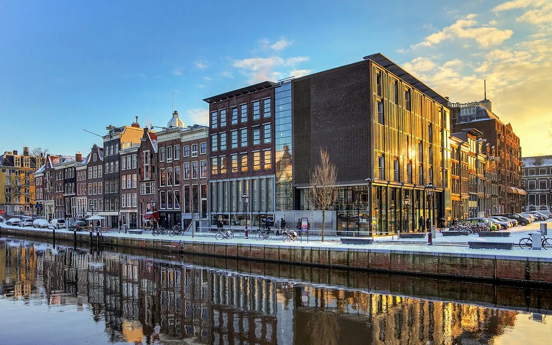 Anne Frank Walking Tour with Jewish Quarter, Synagogue & Museums Visit Image 5
