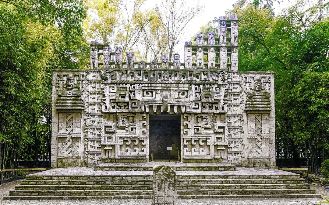 Anthropology Museum & Chapultepec Castle Guided Tour Image 8
