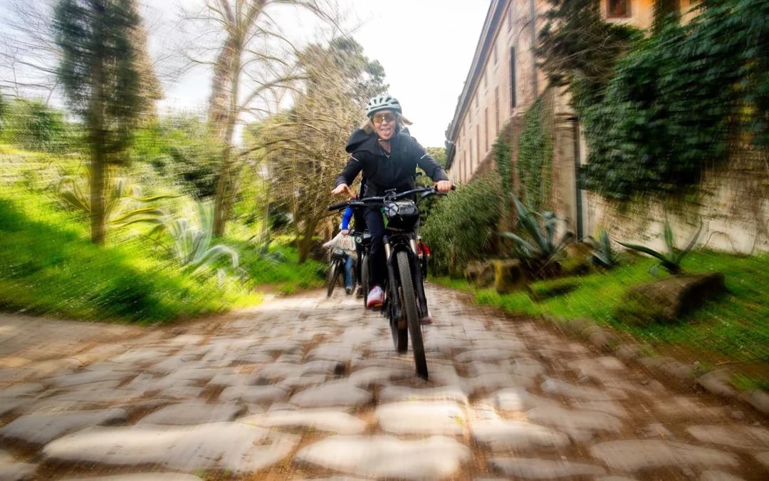 Appian Way Bike Tour with Park of the Aqueducts and the Roman Countryside Image 3