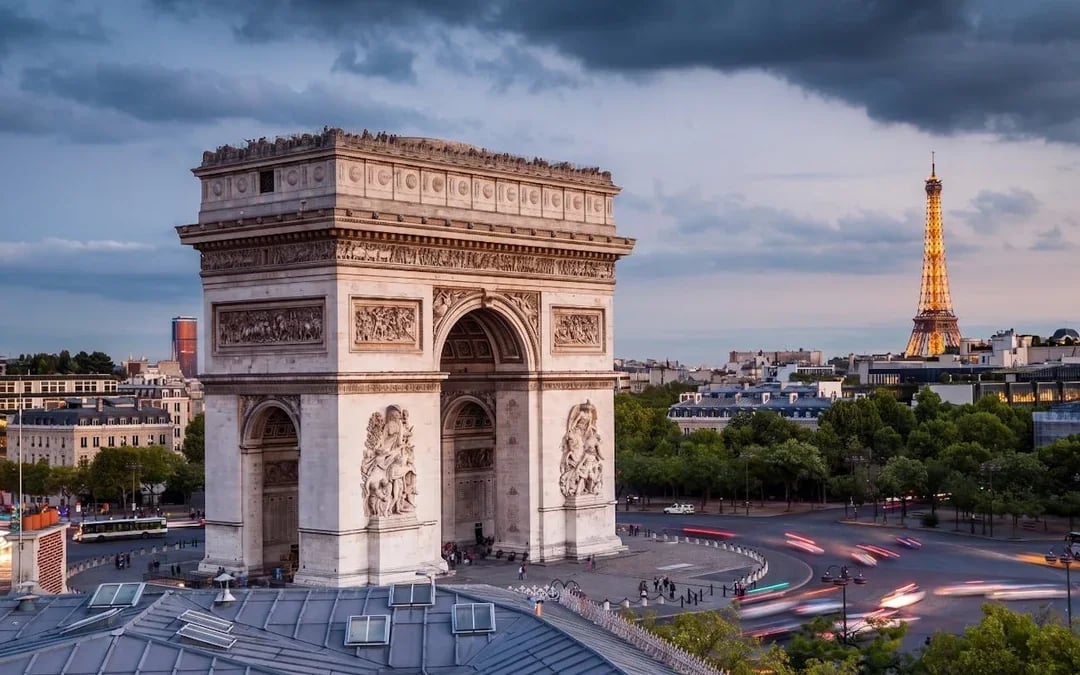 Arc de Triomphe Entry Ticket with Audio Guide and Rooftop Access Image 1