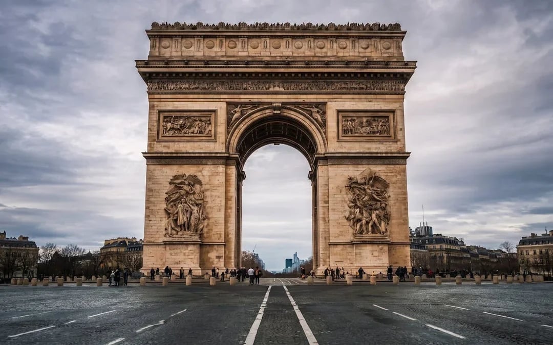 Arc de Triomphe Entry Ticket with Audio Guide and Rooftop Access Image 2