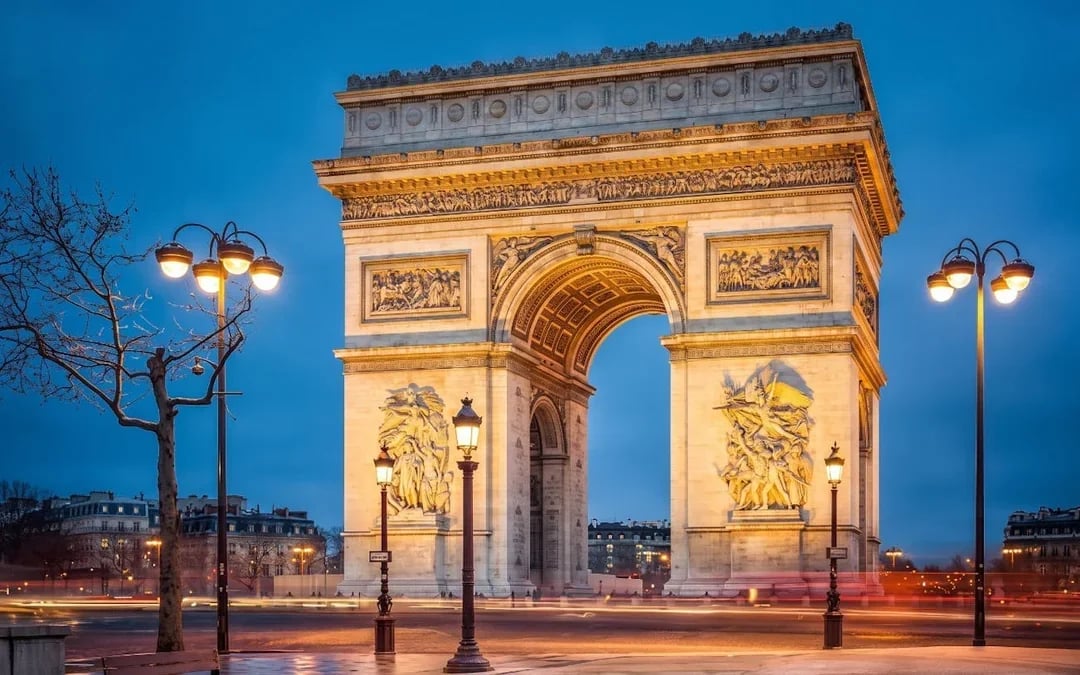 Arc de Triomphe Entry Ticket with Audio Guide and Rooftop Access Image 3
