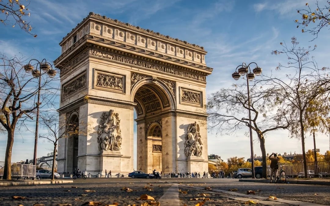 Arc de Triomphe Entry Ticket with Audio Guide and Rooftop Access Image 4