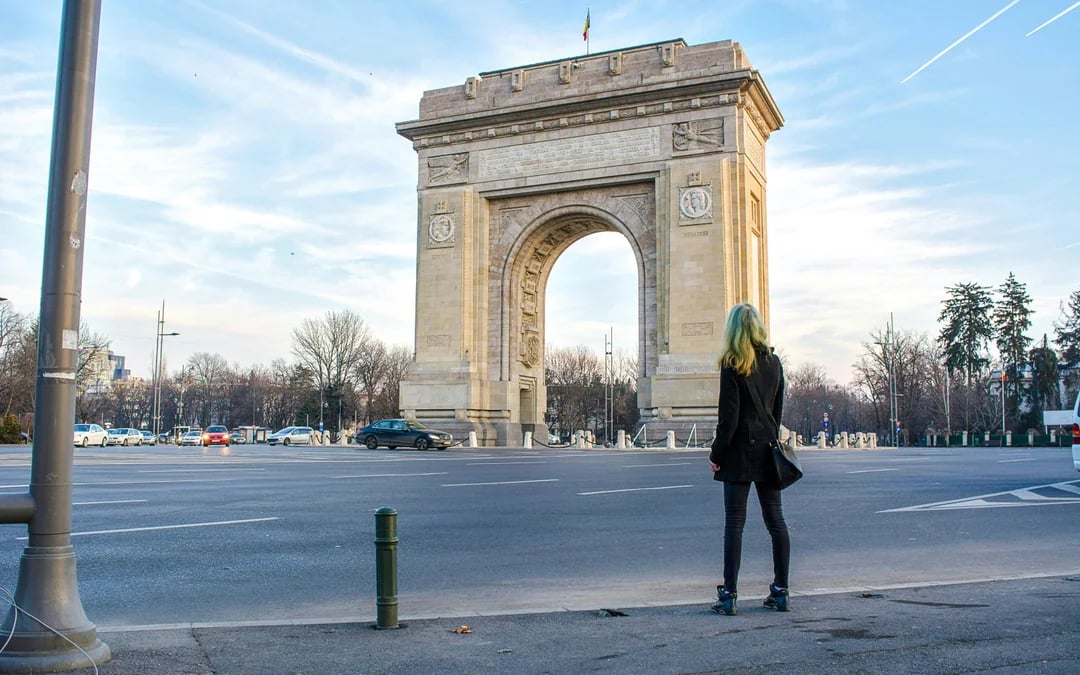 Arc de Triomphe Priority Entry Tour with Ladurée Tea Experience Image 4