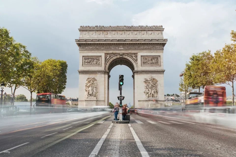 Arc de Triomphe: Admission + Rooftop Access