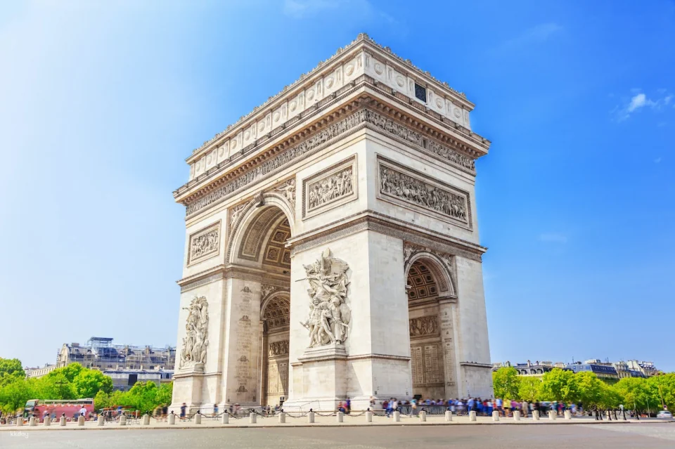 Arc de Triomphe: Admission + Rooftop Access