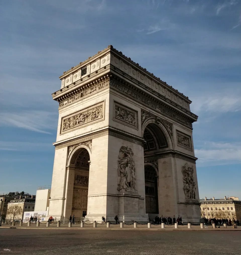 Arc de Triomphe: Admission + Rooftop Access