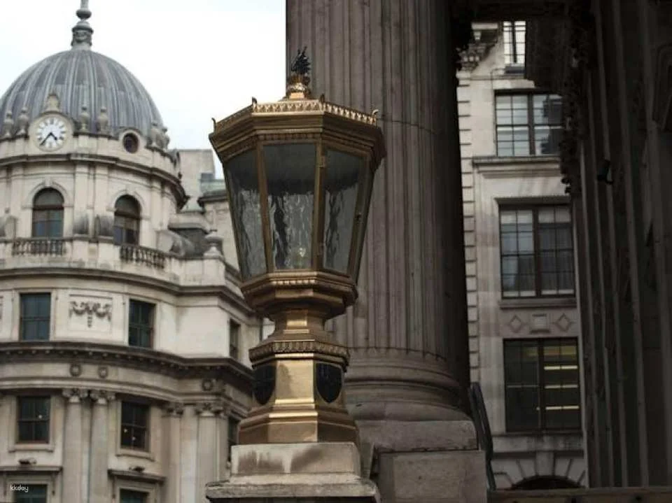 Art and culture walk of London with a local