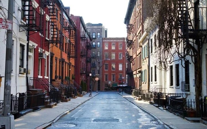 Artists of Manhattan: Self-Guided City Exploration Game Image 1