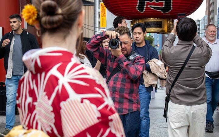 Asakusa Kimono Photography Tour with Local Guide Image 1
