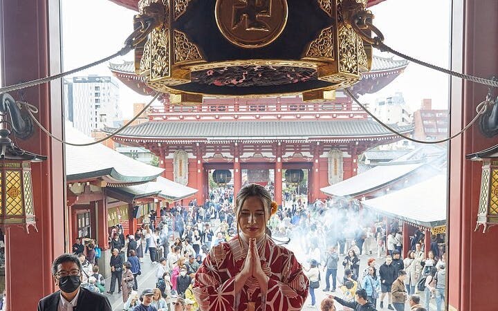 Asakusa Kimono Photography Tour with Local Guide Image 3