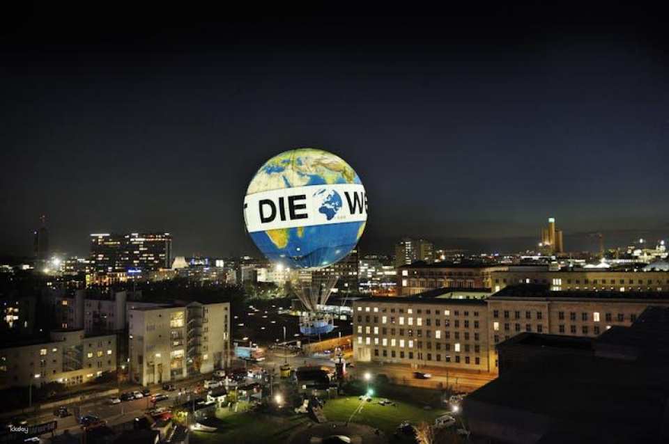 Ascent with the WELT Ballon at Checkpoint Charlie