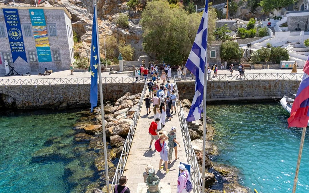 Athens Day Cruise to 3 Islands: Hydra, Poros, Aegina Image 4