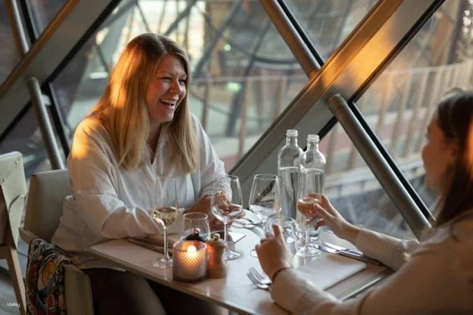 Audioguided visit of the Eiffel Tower with meal on its ephemeral terrace