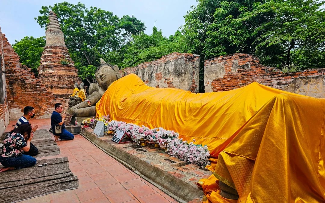 Ayutthaya Private Longtail Boat Cruise with Temple Views on the Chao Phraya River Image 12