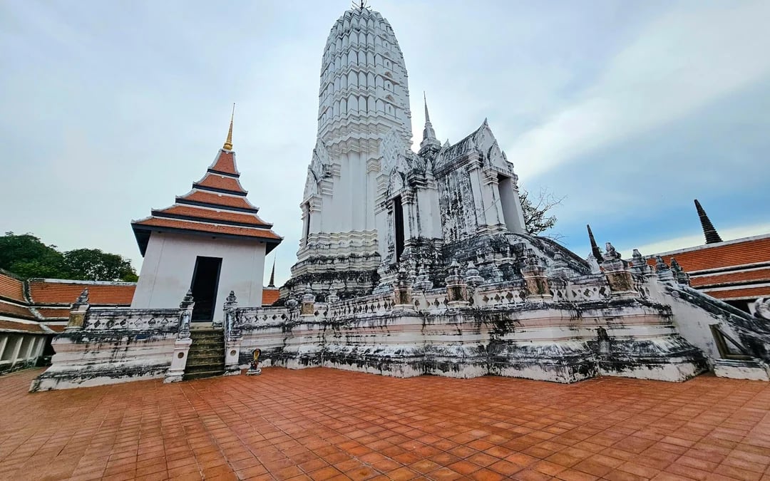 Ayutthaya Private Longtail Boat Cruise with Temple Views on the Chao Phraya River Image 6
