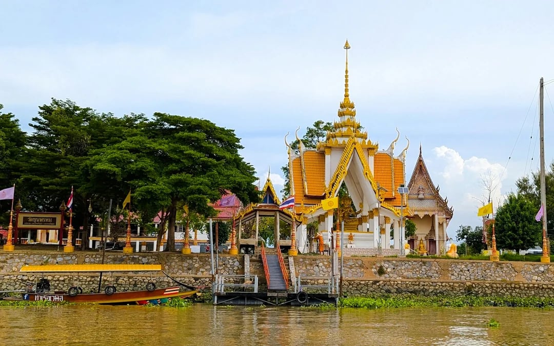 Ayutthaya Private Longtail Boat Cruise with Temple Views on the Chao Phraya River Image 9