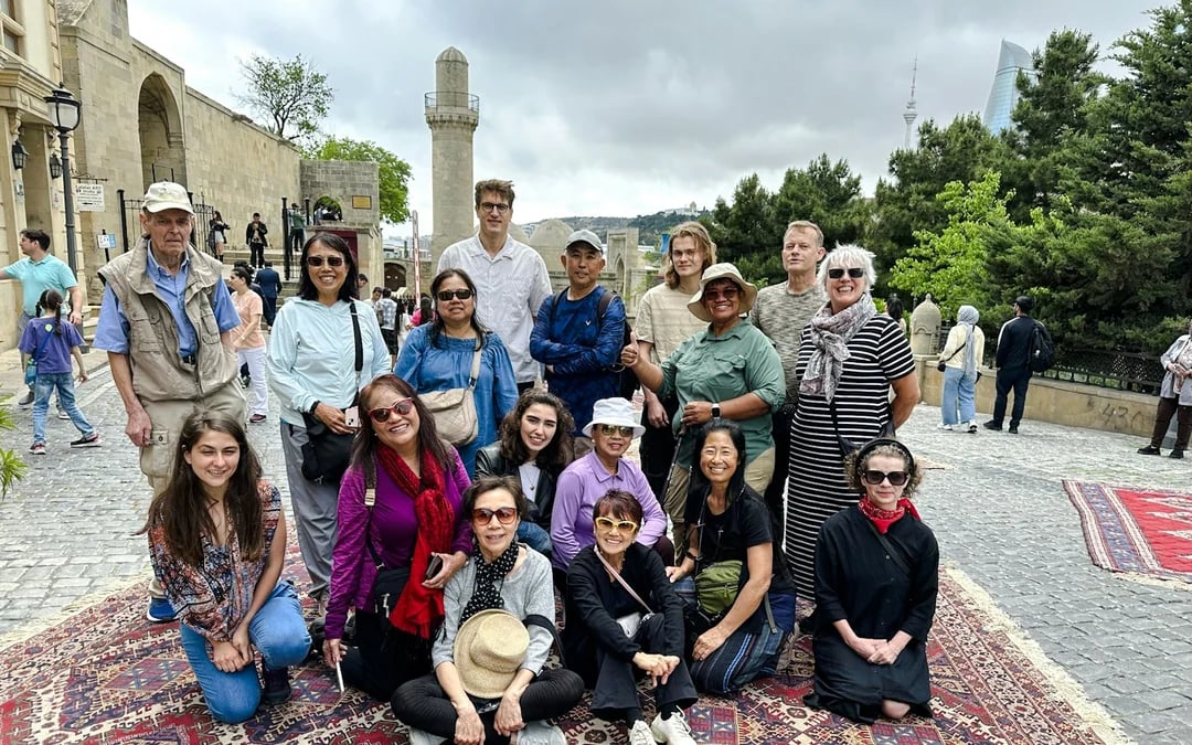 Baku Old City and Modern Landmarks Walking Tour Image 2
