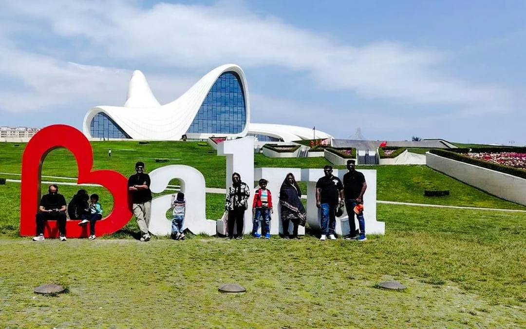 Baku Old City and Modern Landmarks Walking Tour Image 3