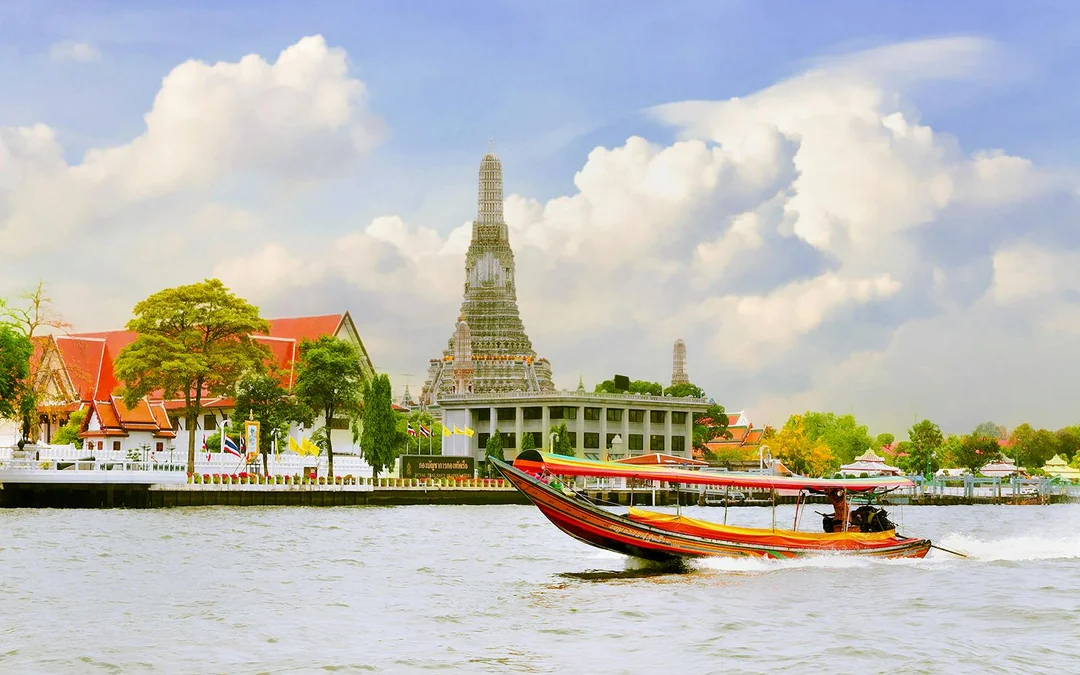 Bangkok Canal Tours – Chao Phraya River and Wat Arun Temple by Long Tail Boat Image 4