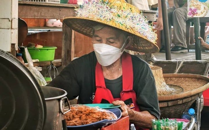 Bangkok: Floating Market Boat & Maeklong Railway Market Tour Image 1