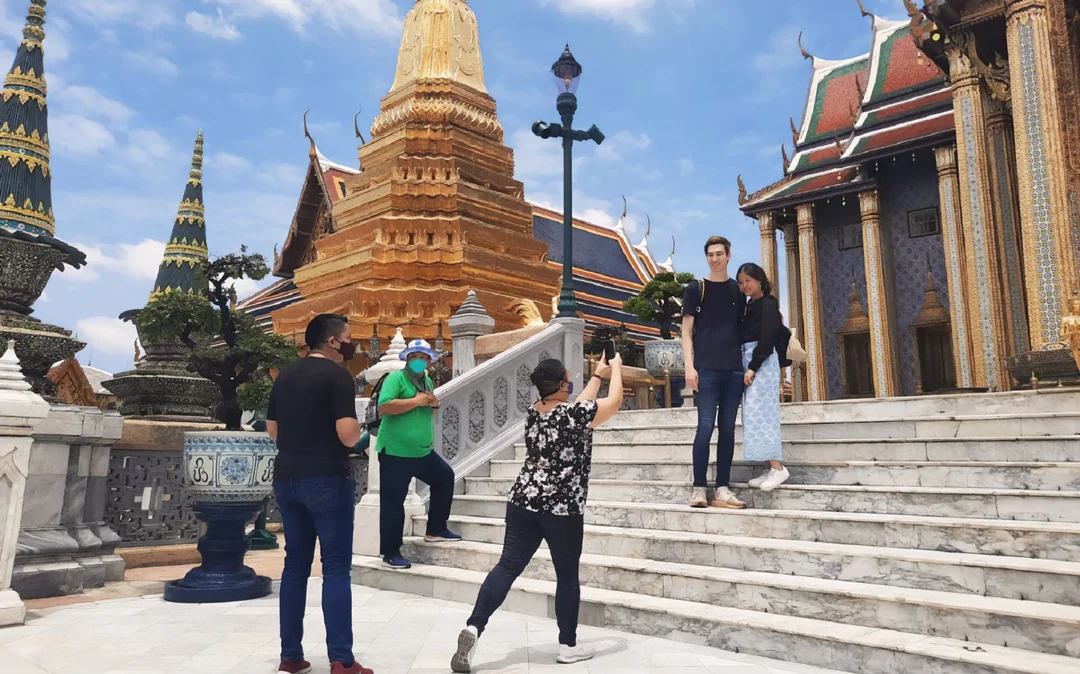 Bangkok Grand Palace and Emerald Buddha – Guided Walking Tour Image 2