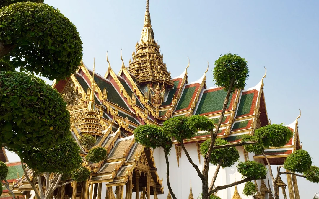 Bangkok Grand Palace and Emerald Buddha – Guided Walking Tour Image 3