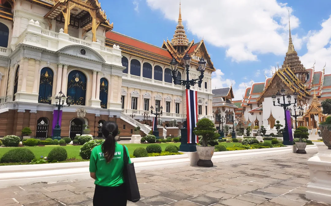 Bangkok Grand Palace and Emerald Buddha – Guided Walking Tour Image 5