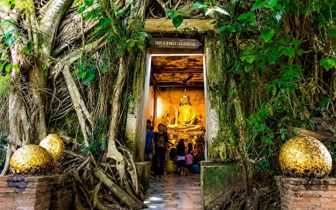 Bangkok: Railway Market, Wat Bang Kung & Klong Khon Tour Image 1
