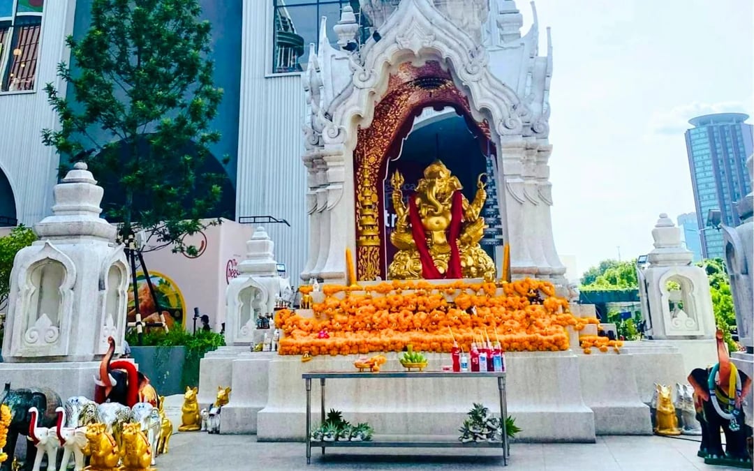 Bangkok Small-Group Hindu Shrines Walking Tour Image 11