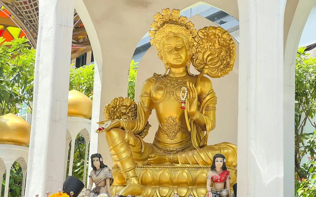 Bangkok Small-Group Hindu Shrines Walking Tour Image 9