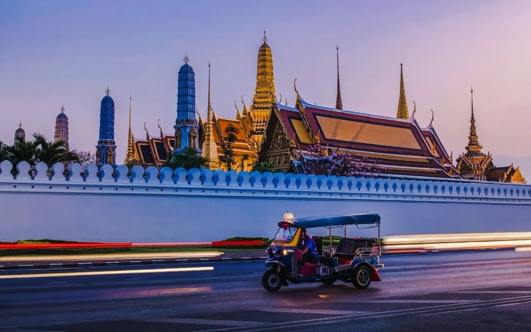 Bangkok Small-Group Royal Temples Tour with Tuk-Tuk Ride, Entry Fees Not Included Image 2