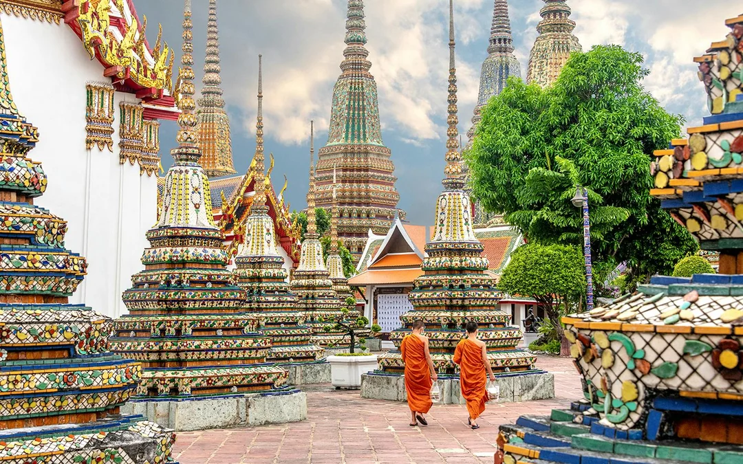 Bangkok Temples Wat Arun and Wat Pho – Guided Walking Tour Image 3