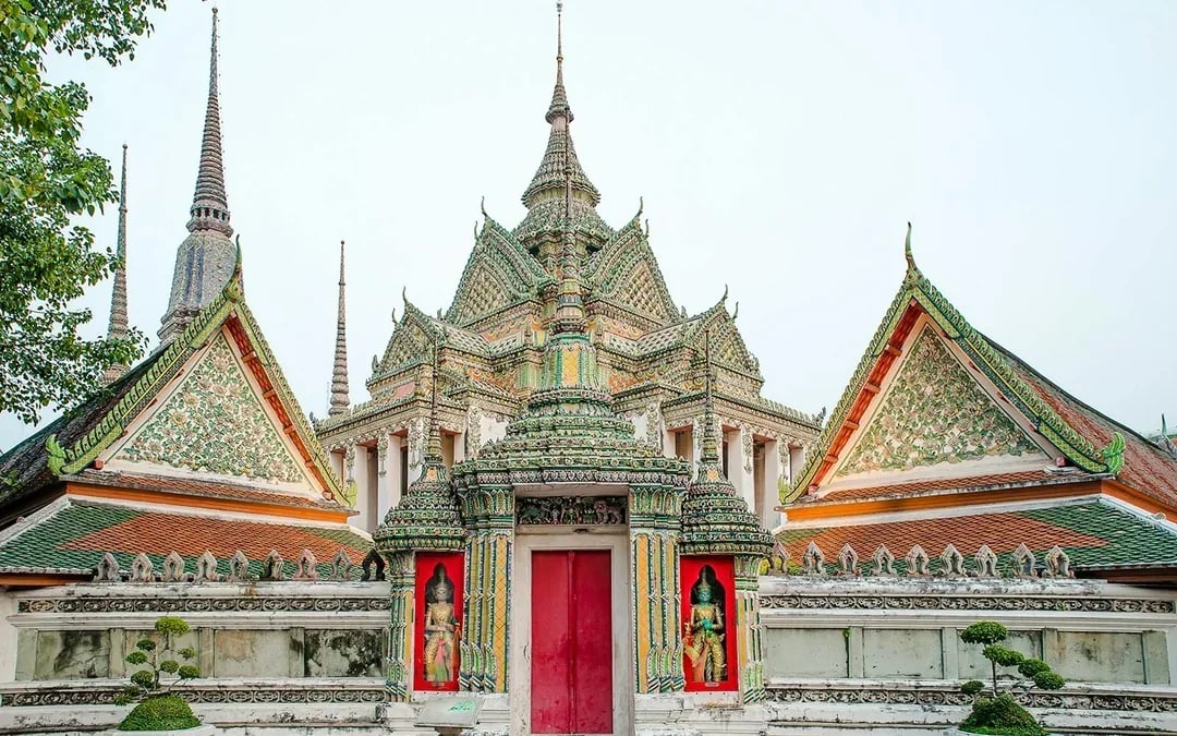 Bangkok Temples Wat Arun and Wat Pho – Guided Walking Tour Image 7