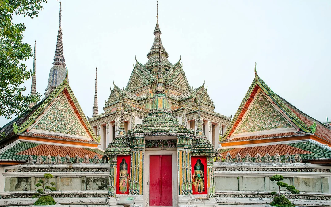 Bangkok Temples Wat Arun and Wat Pho – Guided Walking Tour Image 7