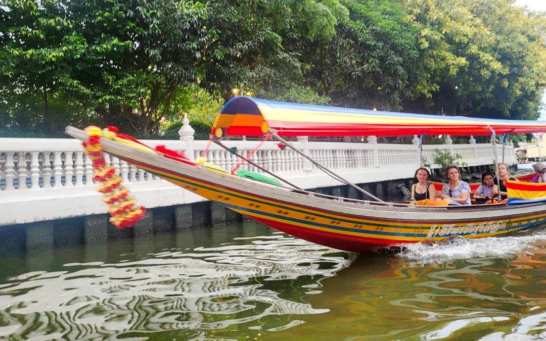 Bangkok Tuk-Tuk and Long-Tail Boat Canal Tour with Thai Costume and Wat Arun Photo Stop Image 8