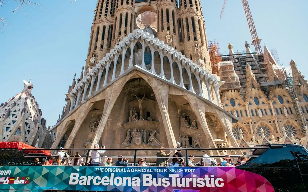 Barcelona Bus Turistic: Hop-on Hop-off Bus Tour Image 8