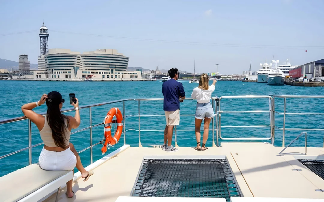 Barcelona City Tour: Hop-on Hop-off Bus Tour with Eco Catamaran Cruise Image 4